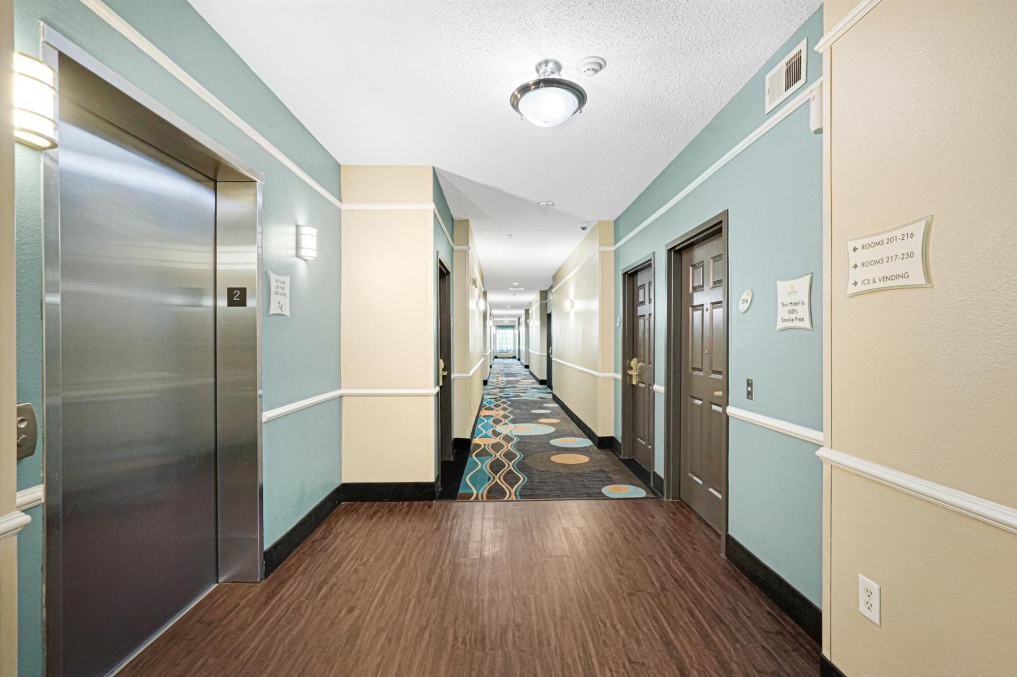 La Quinta By Wyndham Houston Hobby Airport Hotel Exterior photo